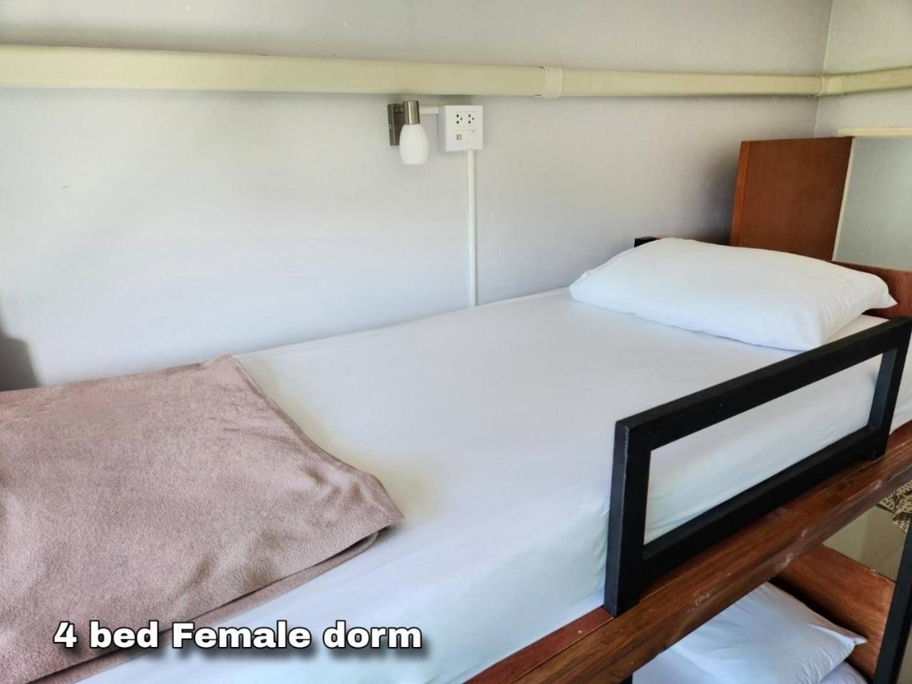 Theppahrak Hostel Khaolak Khao Lak Pokoj fotografie