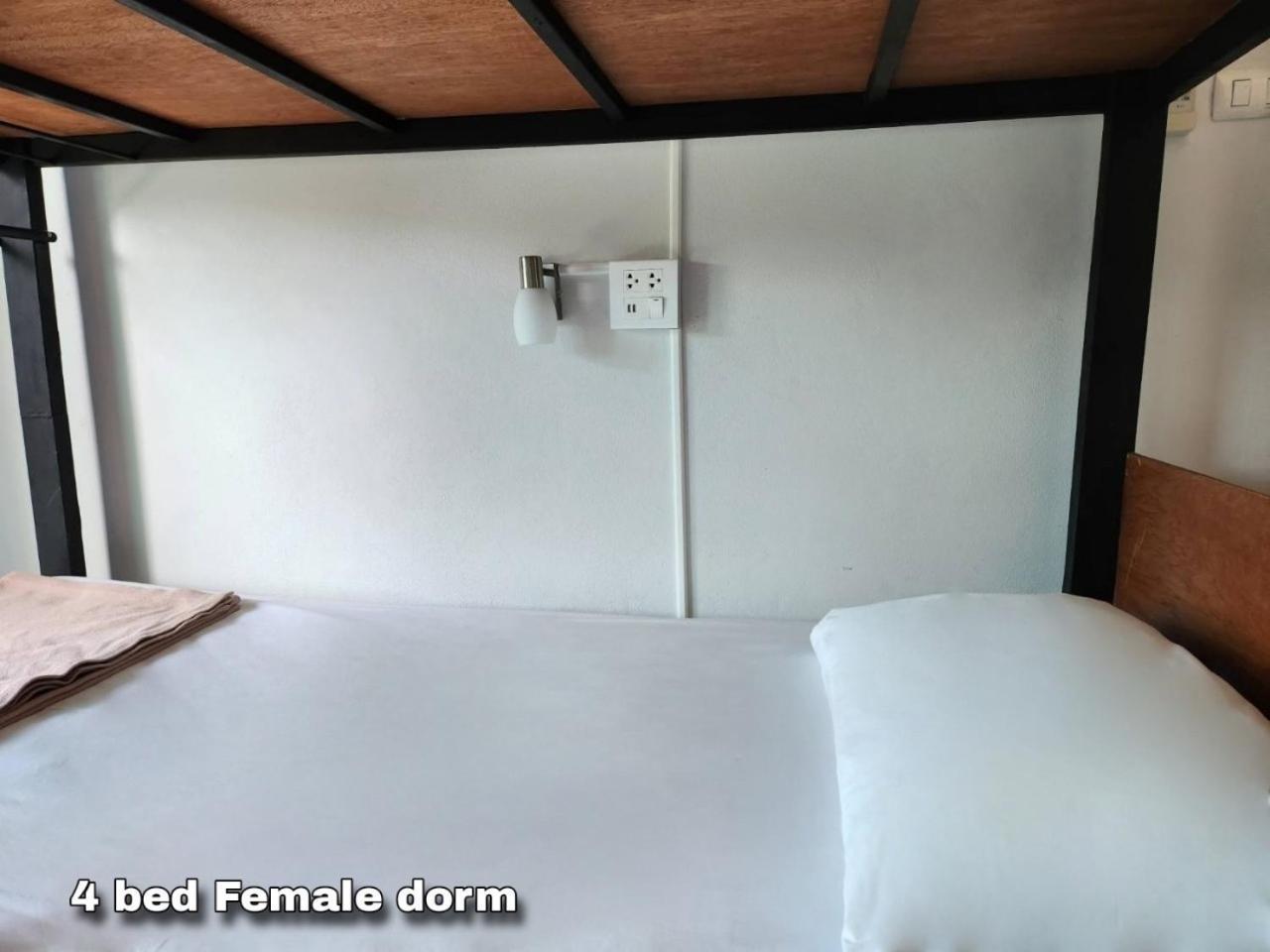 Theppahrak Hostel Khaolak Khao Lak Pokoj fotografie