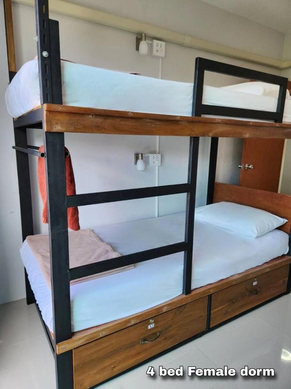 Theppahrak Hostel Khaolak Khao Lak Pokoj fotografie
